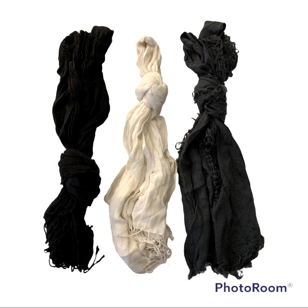 ♻️ Bundle of Fringe Scarves (3)